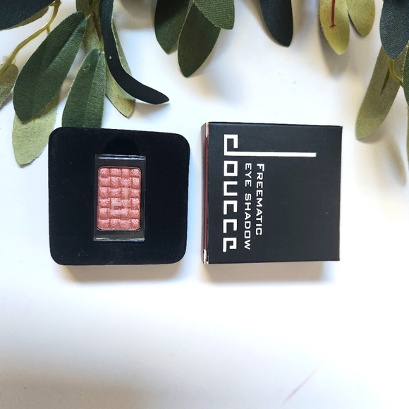 Doucce Eye Shadow - Picture 2 of 4